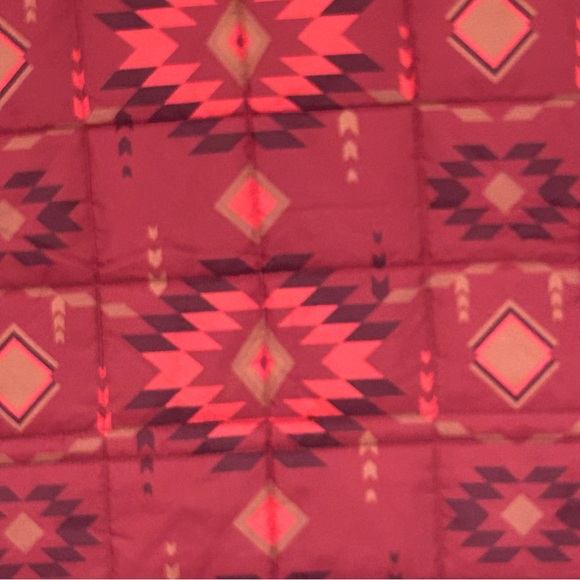 Ariat Real Women’s Red Aztec Print Quilted Puffer Vest Size XL - Picture 11 of 12